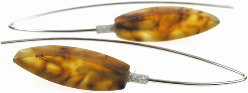 Arrowhead cognac Baltic amber earrings