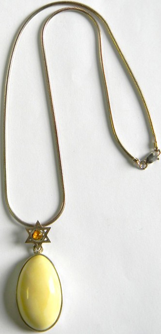Butterscotch Jewish amber pendant with Star of David